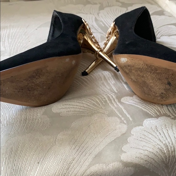 Heel detail black pumps - Picture 4 of 5